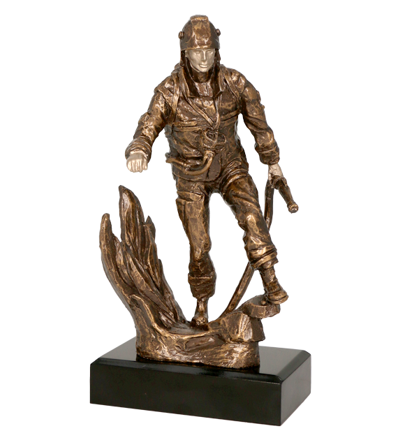 Figurka odlewana w kolorze brązu RTY3786/BR – strażactwo, strażak, 26 cm