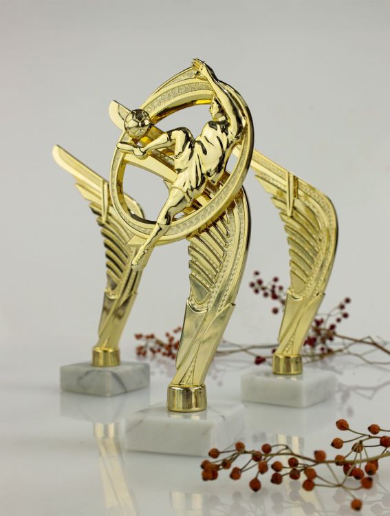 Postument plastikowy złoty na marmurowej podstawie WING-WM/SOC5 – piłka nożna, 22 cm – zdjęcie 3